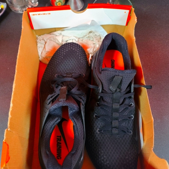 BRAND NEW NIKE Tennis Shoes - Picture 1 of 5